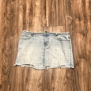 Ultra low rise skirt size:10